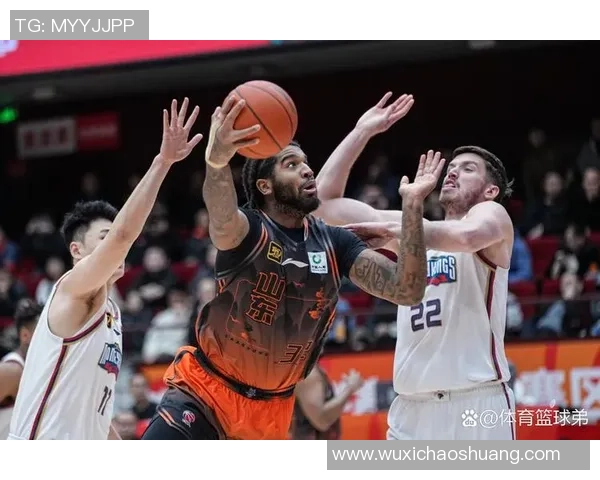 第5轮激战山东队迎战广东队争夺季后赛关键胜利